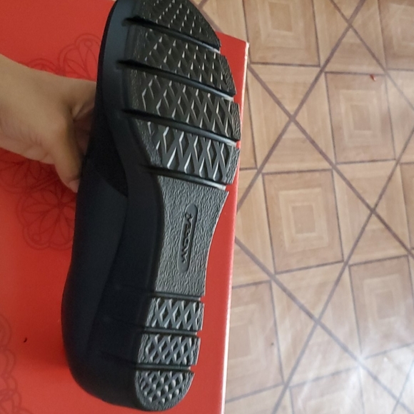 Shoes - Picture 4 of 4